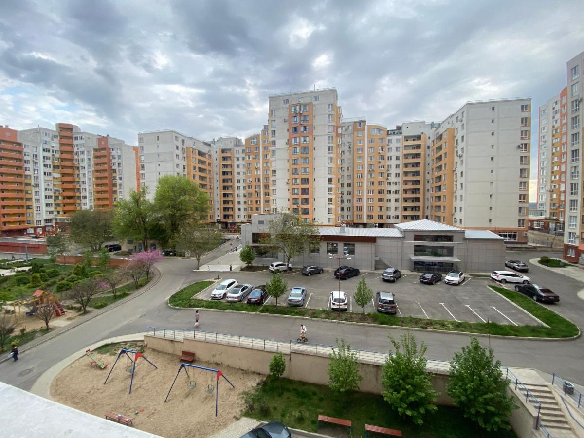 Two Bedroom Large Apartment In Chisináu Exterior foto