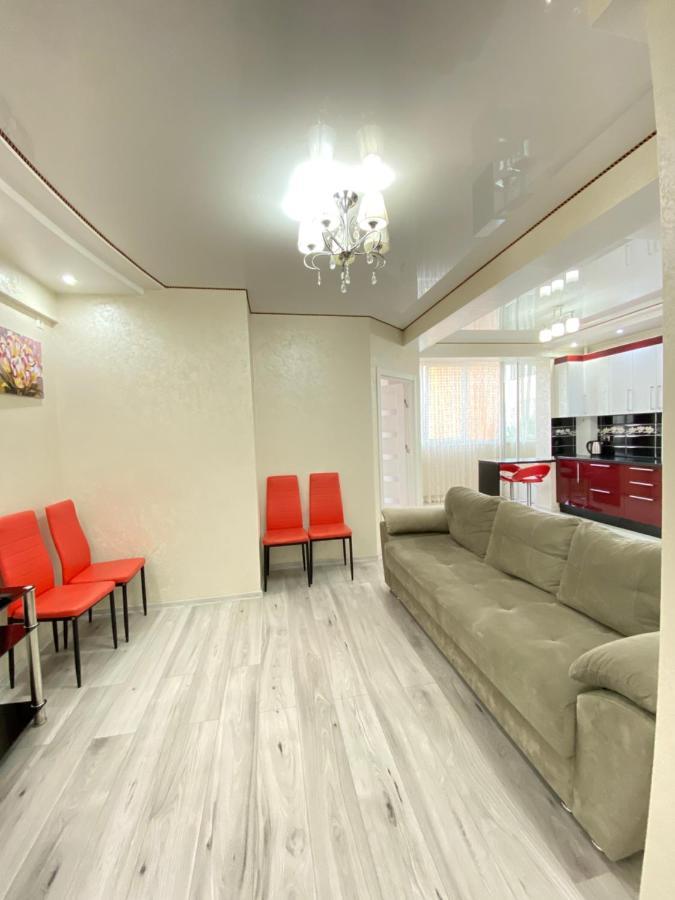 Two Bedroom Large Apartment In Chisináu Exterior foto