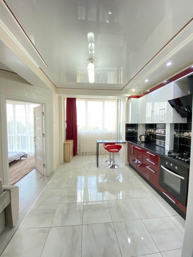 Two Bedroom Large Apartment In Chisináu Exterior foto