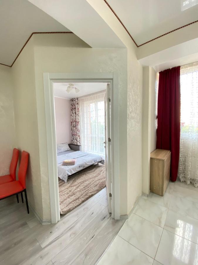Two Bedroom Large Apartment In Chisináu Exterior foto