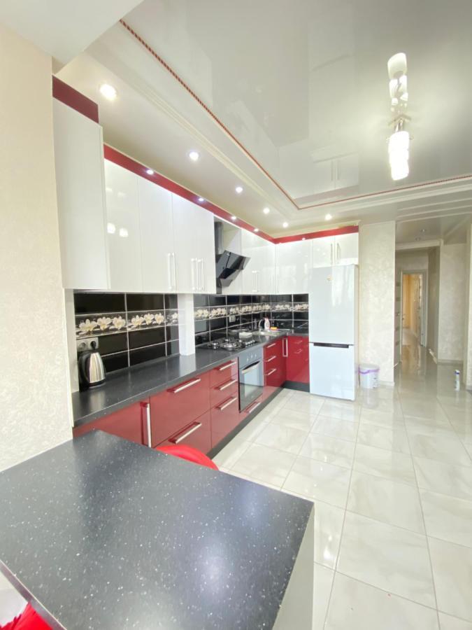 Two Bedroom Large Apartment In Chisináu Exterior foto