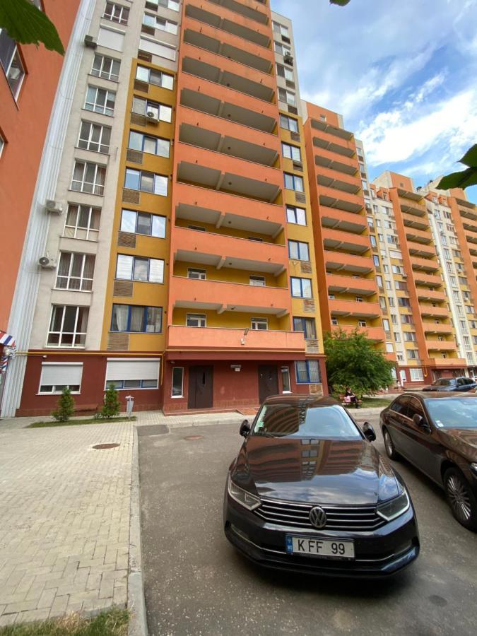 Two Bedroom Large Apartment In Chisináu Exterior foto