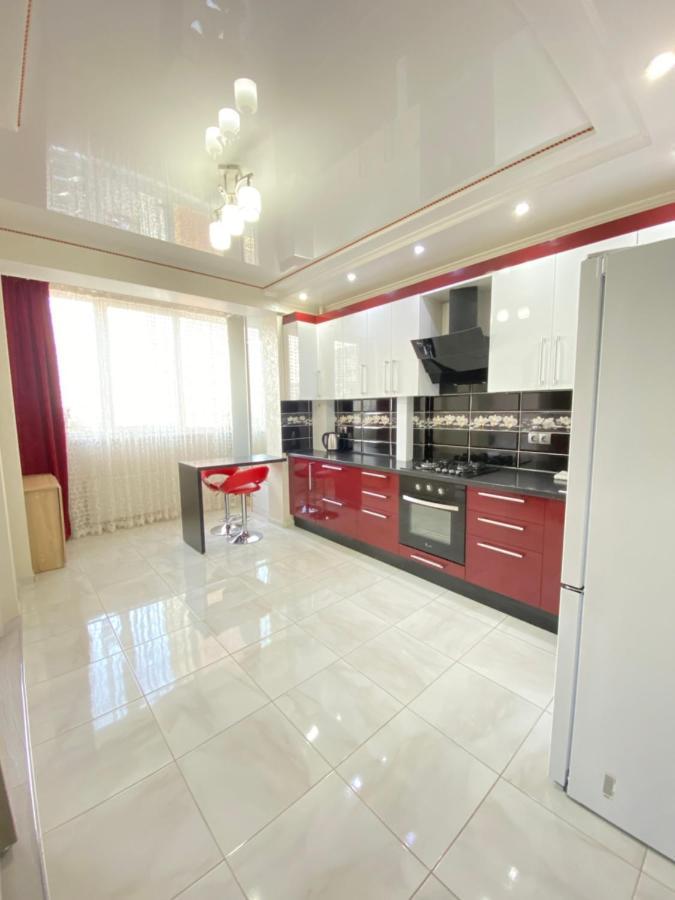 Two Bedroom Large Apartment In Chisináu Exterior foto