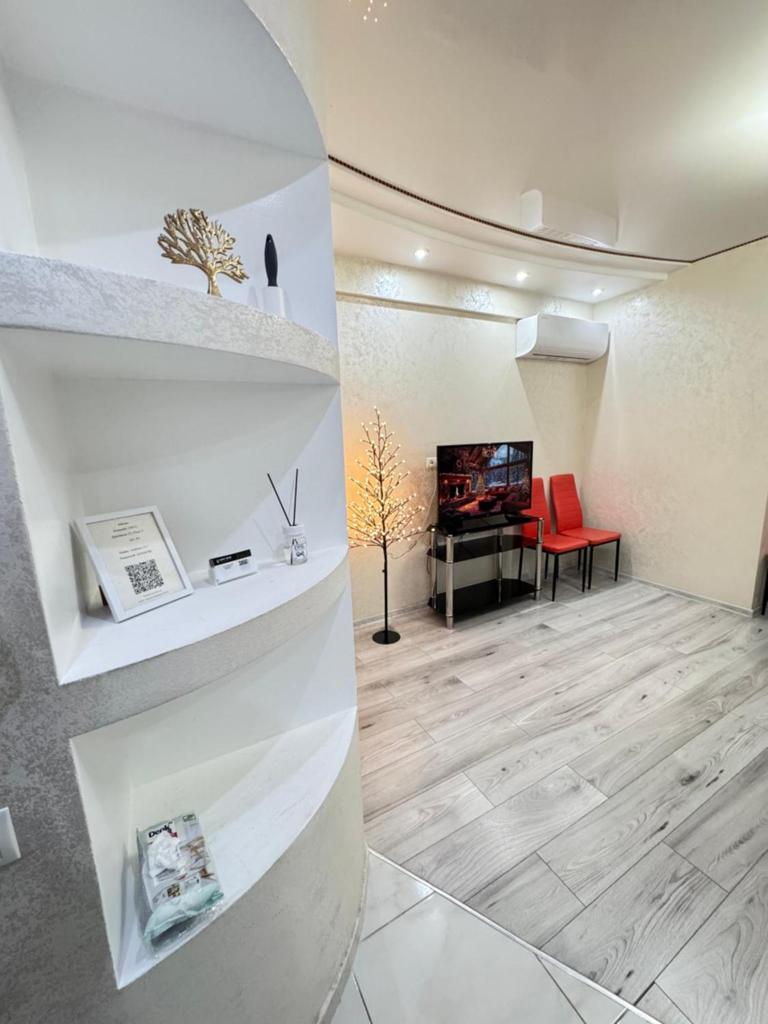 Two Bedroom Large Apartment In Chisináu Exterior foto