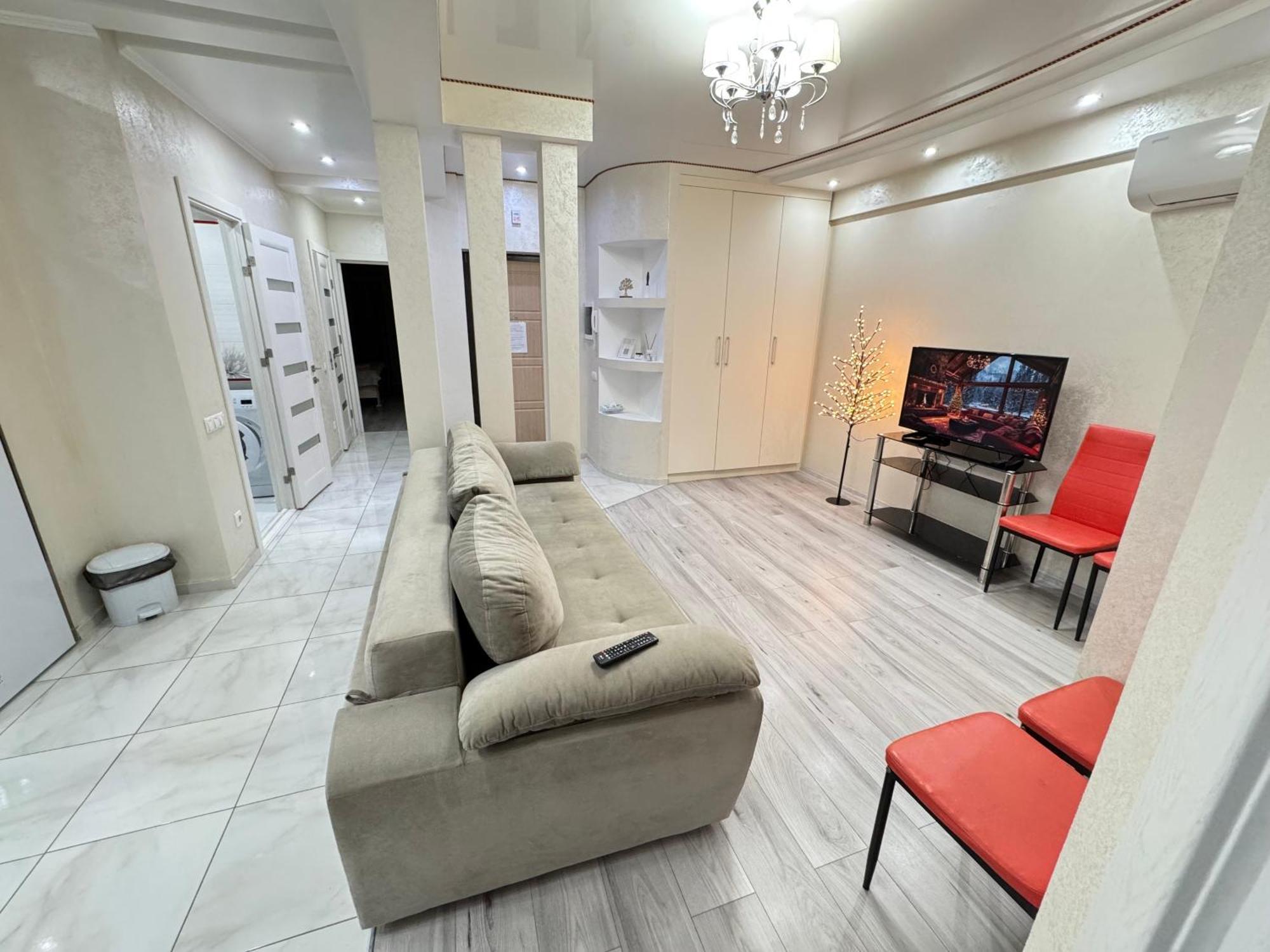 Two Bedroom Large Apartment In Chisináu Exterior foto